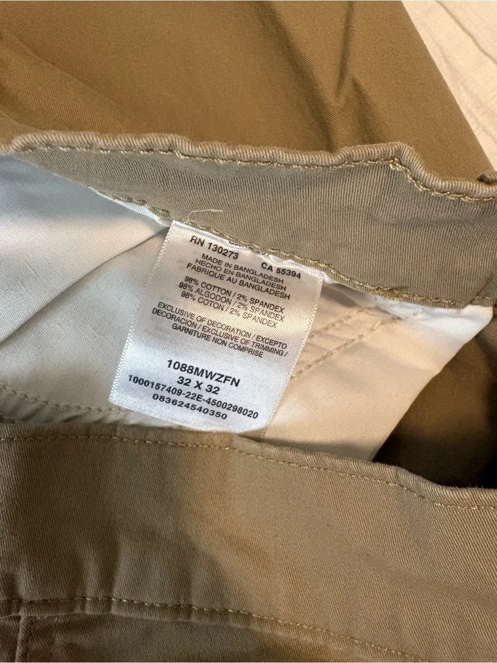 Men’s Wrangler Retro Slim Straight Khaki Pants.